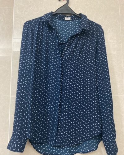 Camisa azul escuro com apontamentos brancos - Pimkie