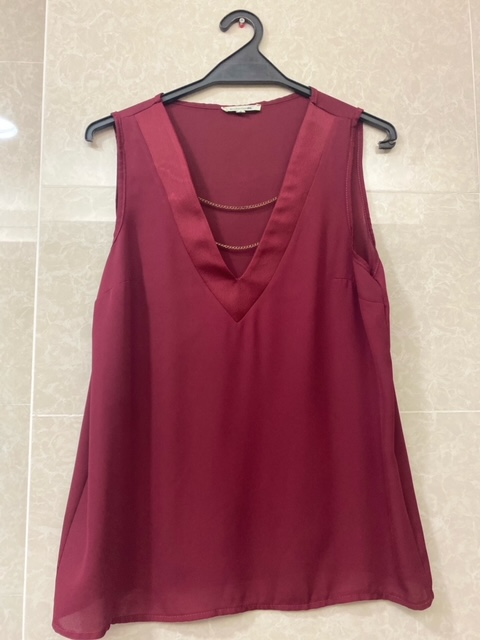 Blusa cor bordô com cordões dourados no peito - IRL
