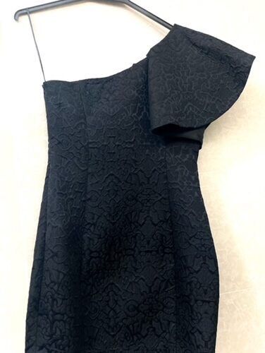 Vestido Preto com Detalhes em Relevo